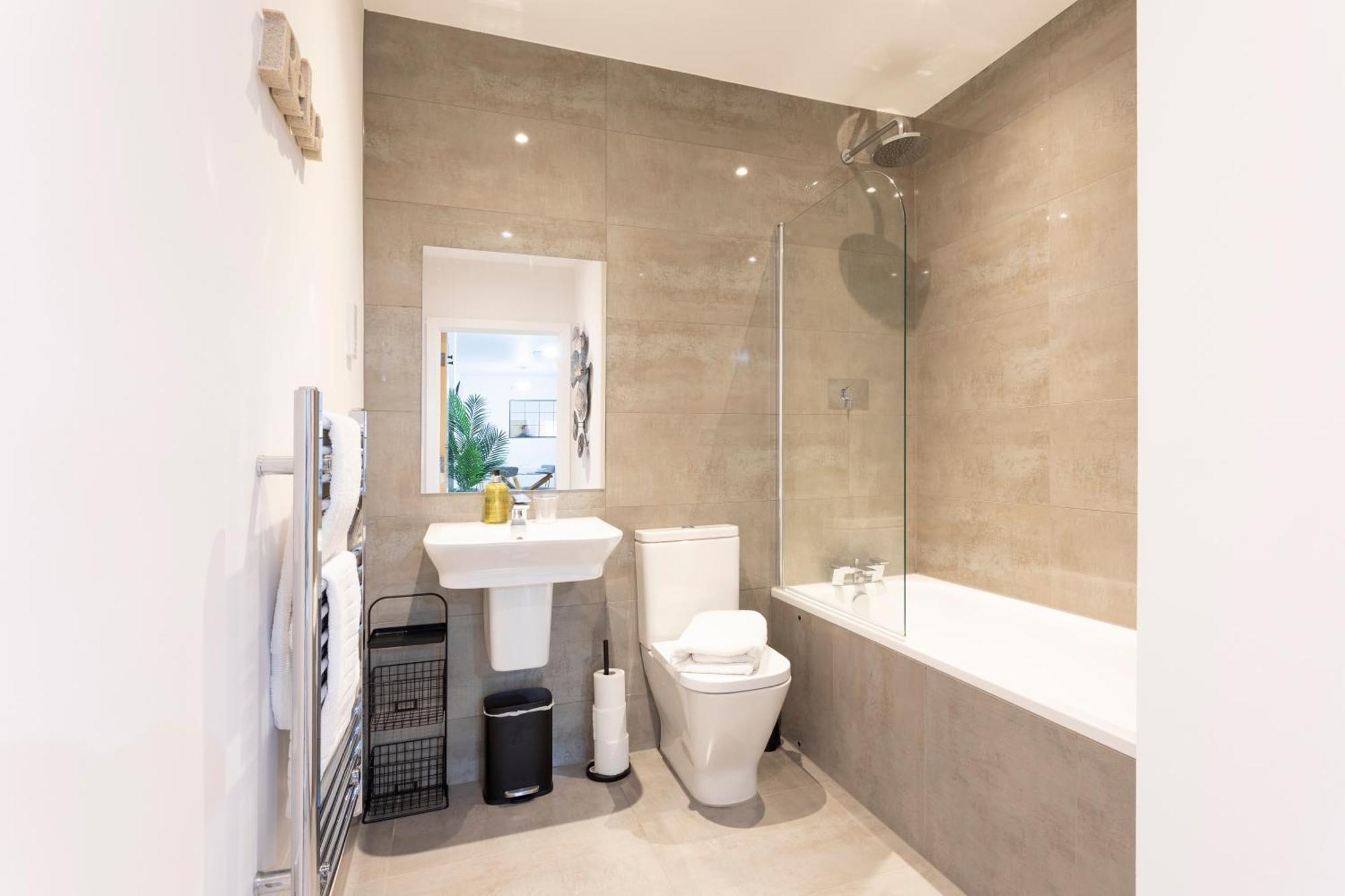 Apartment 1 Bed - Redhill Central, Surrey, Gatwick #4