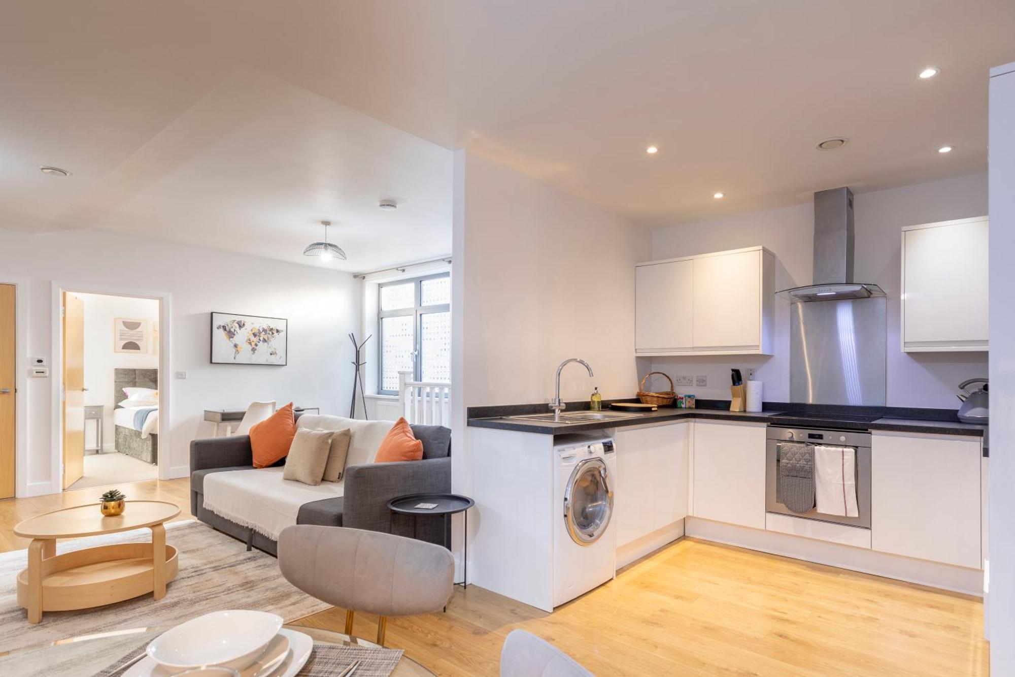 1 Bed - Redhill Central, Surrey, Gatwick #4 Apartment *