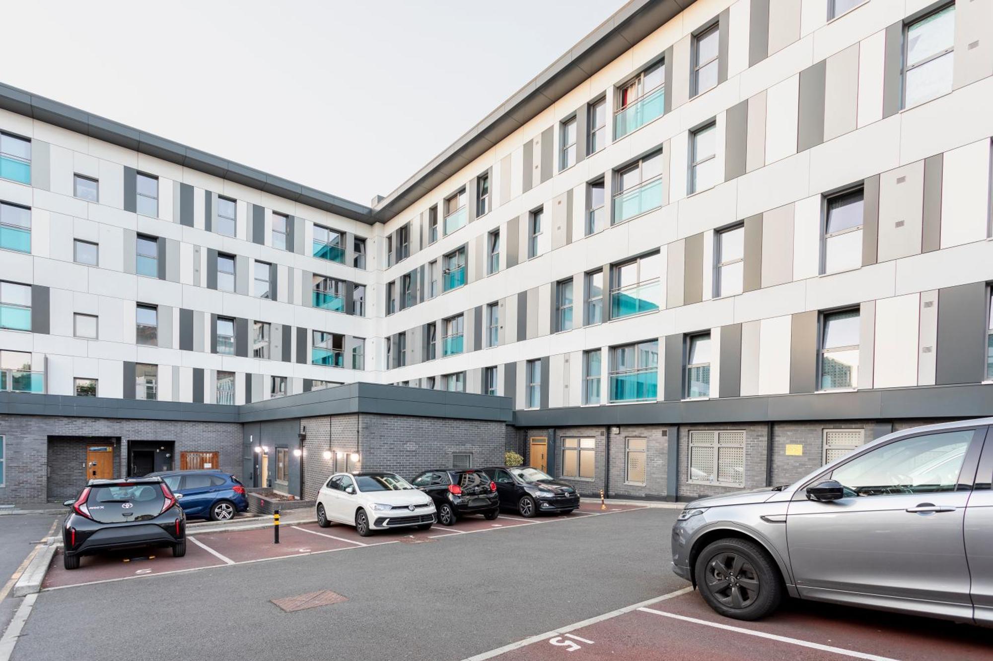 Apartment 1 Bed - Redhill Central, Surrey, Gatwick #4 *