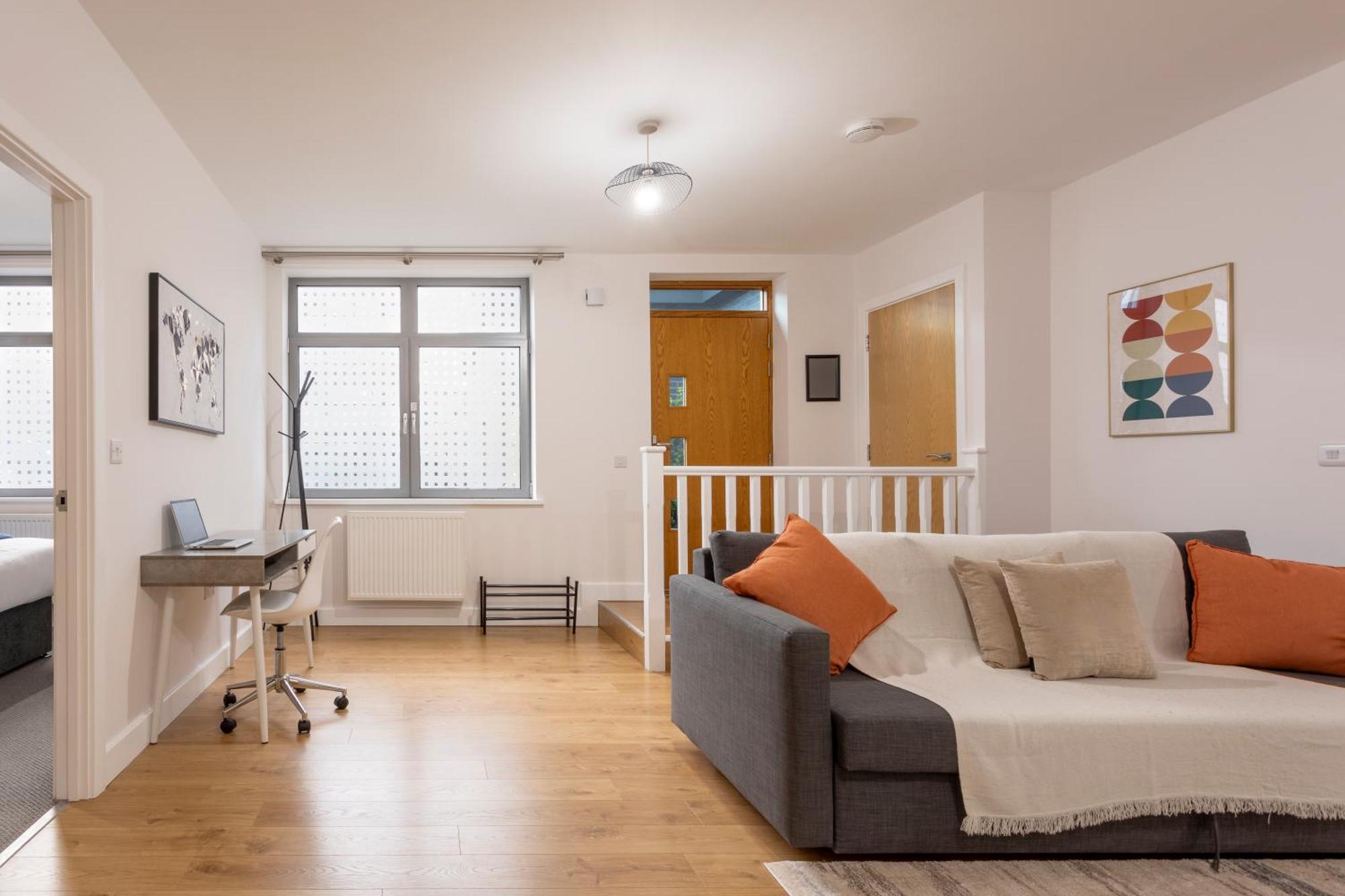 Apartment 1 Bed - Redhill Central, Surrey, Gatwick #4