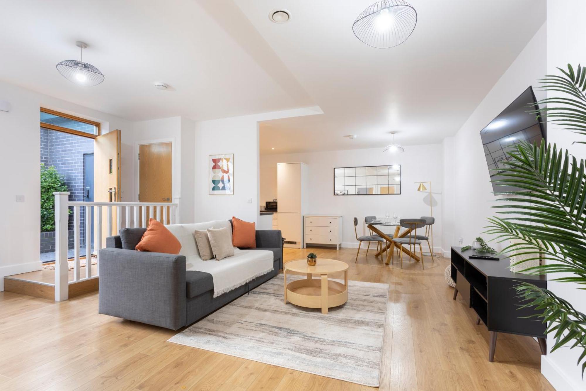 1 Bed - Redhill Central, Surrey, Gatwick #4 *